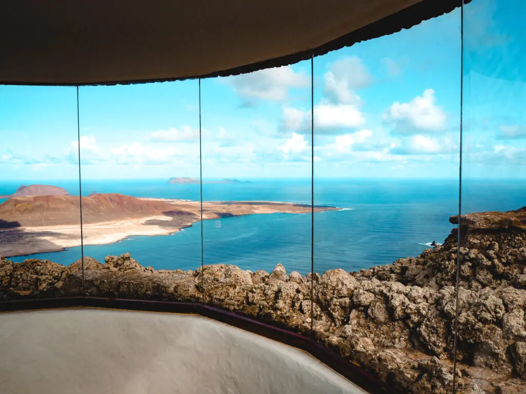 Ausblick vom Mirador del Rio nach La Graciosa