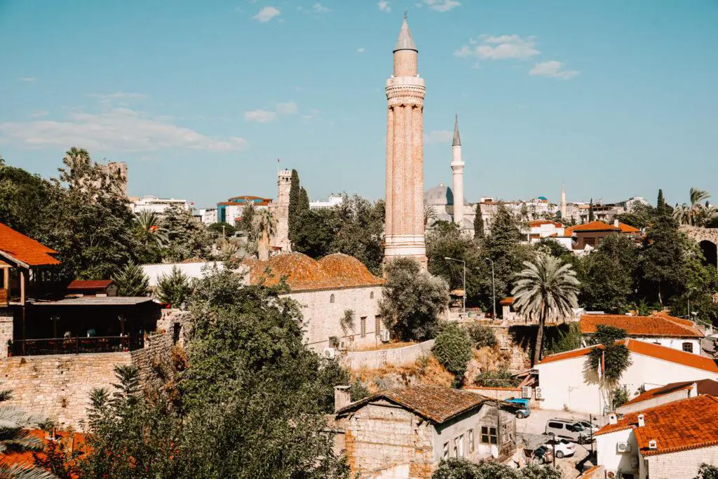 Ausblick vom Republic Square in Richtung Yivli-Minare-Moschee