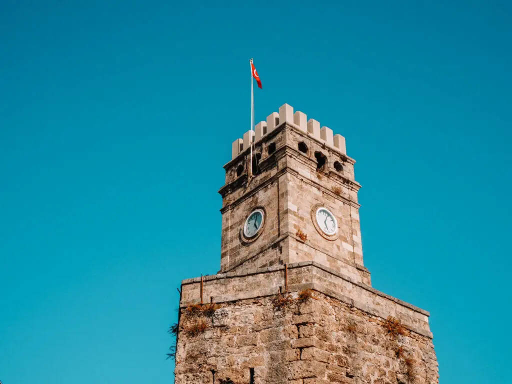 Der Uhrturm in Antalya