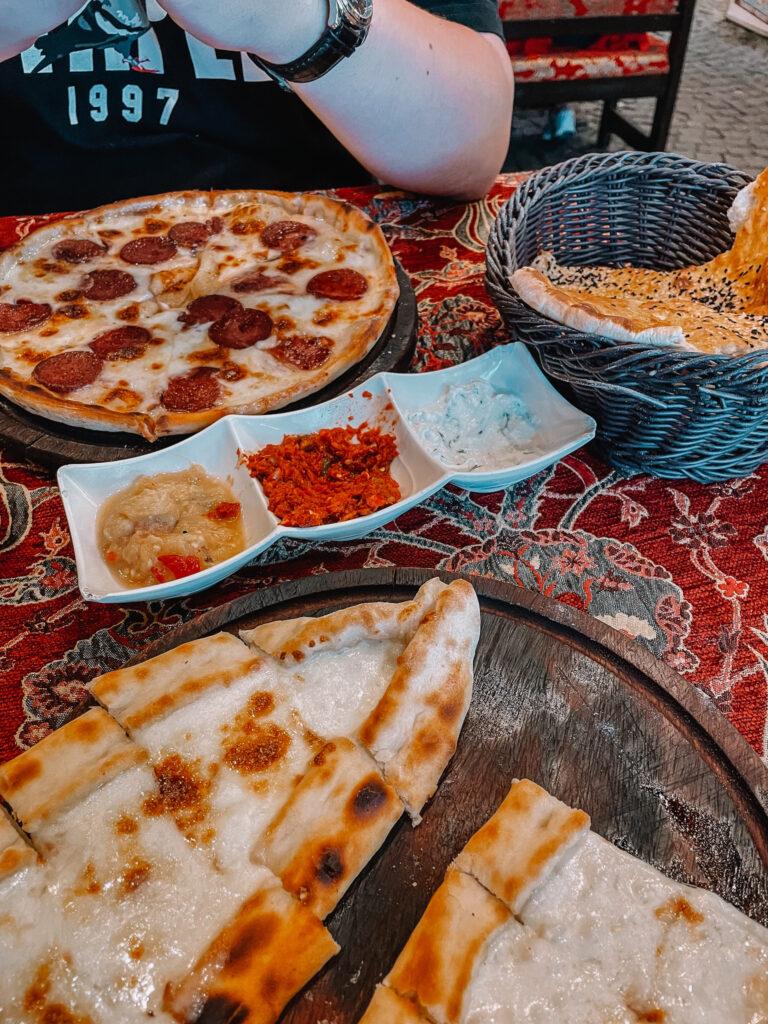 Pide essen in Istanbul