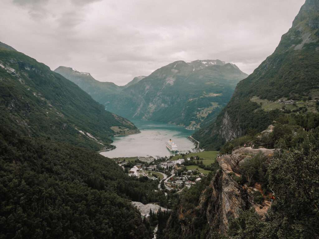 Ausblick auf Geiranger vom Flydalsjuvet