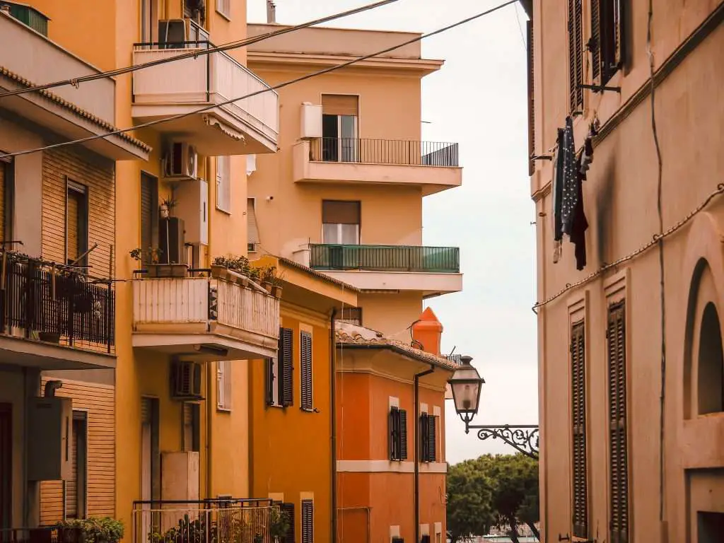 Häuser Fassaden Civitavecchia