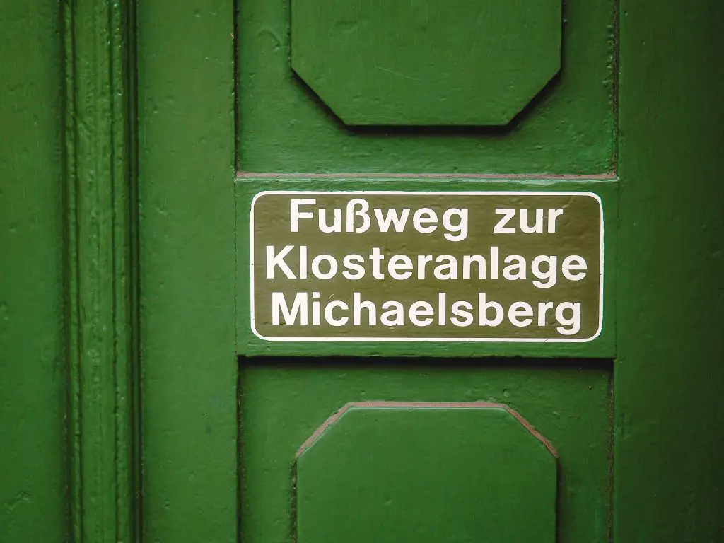 Fußweg zur Klosteranlage Michaelsberg