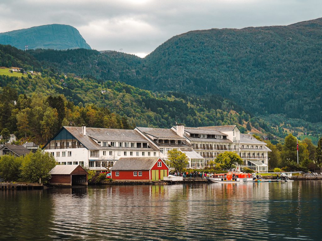 Brakanes Hotel Ulvik mit Tenderboot