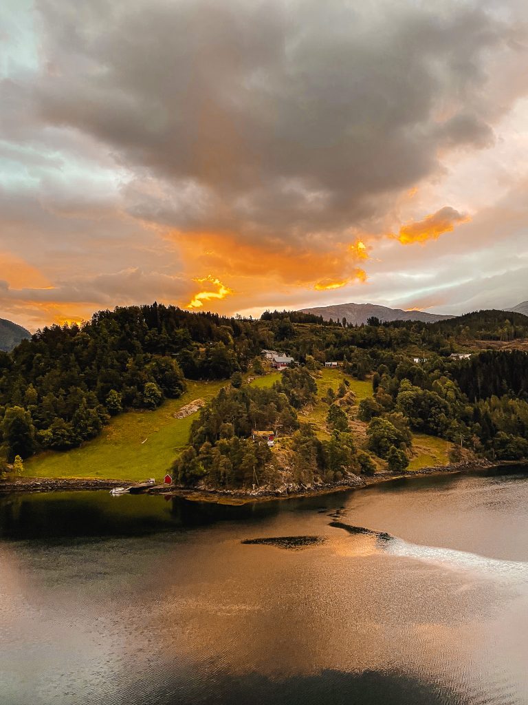 Sonnenaufgang Ulvik an Bord der Vasco da Gama