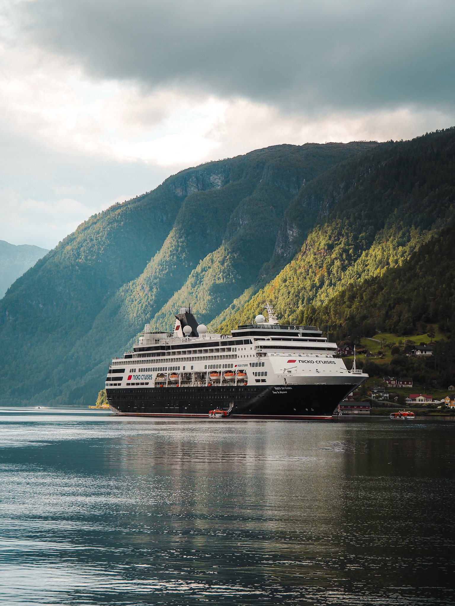 vasco da gama nicko cruises in Ulvik Norwegen