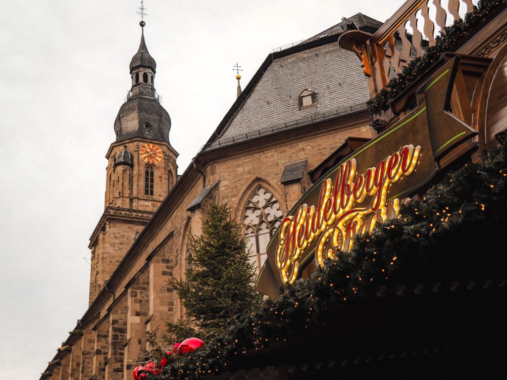 Weihnachtsmarkt Heidelberg an der Heiliggeistkirche