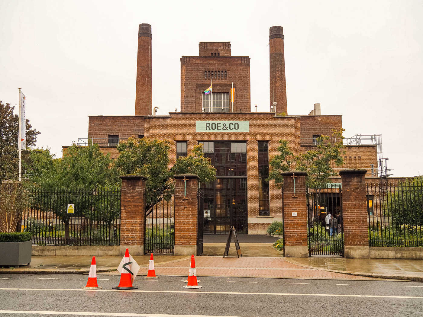 Roe & Co. Distillery von außen