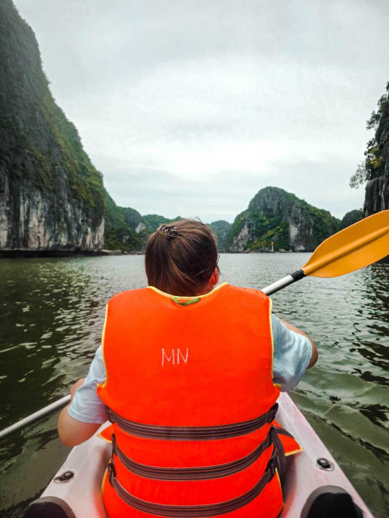 Kajak fahren Ha Long Bucht