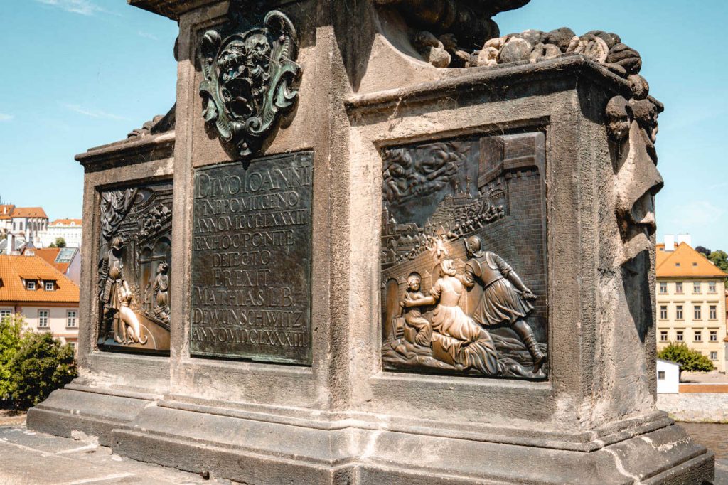 Statue des Heiligen Johannes von Nepomuk Karlsbrücke Prag
